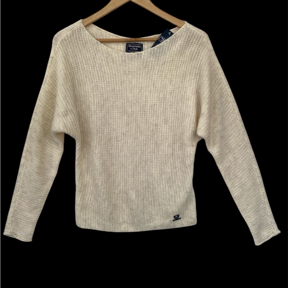 Abercrombie & Fitch Cream Crew Neck Sweater with Relaxed Fit